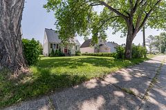 40 Bowman Avenue, Kapuskasing, ON P5N 1N1