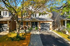 5566 Thorn Lane, Burlington, ON L7L 6V8