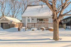 2232 Queensway Drive, Burlington, ON L7R 3T1