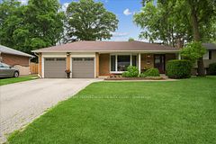 2033 Saxon Road, Oakville, ON L6L 2V1