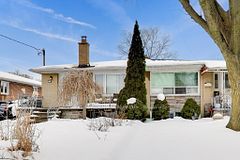 4 Cameo Crescent, Toronto, ON M6N 2K5