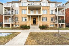 157 Isaac Devins Boulevard 6, Toronto, ON M9M 0C5