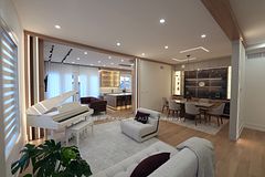 33 Thorndale Avenue, Toronto, ON M8X 1W8