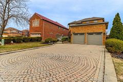 6300 McCracken Drive, Mississauga, ON L5V 1X8