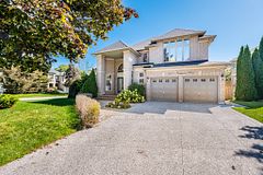 2204 Carpenters Circle, Oakville, ON L6M 3C7