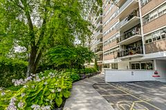 212 Kerr Street 404, Oakville, ON L6K 3B1