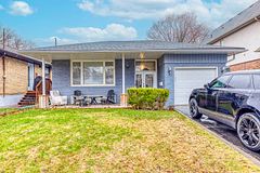 52 Decarie Circle, Toronto, ON M9B 3J2