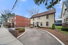 36 Mississauga Road N, Mississauga, ON L5H 2H6