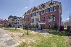 2029 Queensborough Gate, Mississauga, ON L5M 0Y1