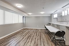 3590 Kaneff Crescent 705, Mississauga, ON L5A 3X3