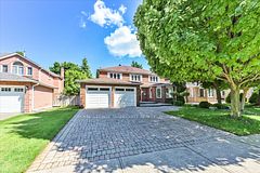 2216 Dunvegan Avenue, Oakville, ON L6J 6P7