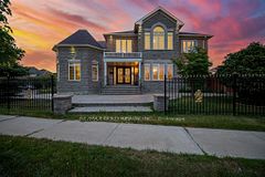 5499 Doctor Peddle Crescent, Mississauga, ON L5M 0K7