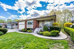 169 Grandravine Drive, Toronto, ON M3J 1B6