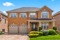 2464 PEBBLESTONE Court, Oakville, ON L6M 4C4