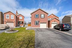 7102 Salme Drive, Mississauga, ON L5N 5C7