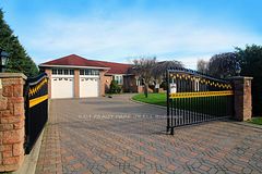 5 Glenbrook Boulevard, Brampton, ON L6P 0N6