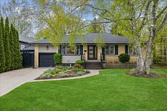 316 River Side Drive, Oakville, ON L6K 3N4