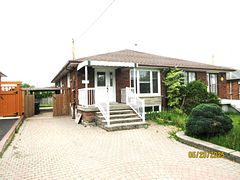 100 Snowood Court, Toronto, ON M3N 1E8
