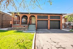 19 Hamer Boulevard, Toronto, ON M9R 4A8