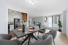 2345 Confederation Parkway 703, Mississauga, ON L5B 2H3