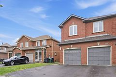 3811 Densbury Drive, Mississauga, ON L5N 6Z3