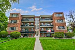 2433 First Street 9, Burlington, ON L7R 1C7