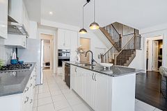 38 Settlers Road E, Oakville, ON L6H 0Y8