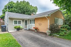 27 Sora Drive, Mississauga, ON L5M 1B3