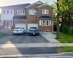 172 Rainforest Drive N, Brampton, ON L6R 1A4