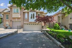2225 Hummingbird Way, Oakville, ON L6M 3Z6