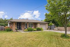 755 Parker Crescent, Burlington, ON L7R 3A5