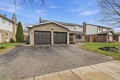 2485 Woburn Crescent, Oakville, ON L6L 5E8