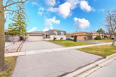 305 Pinegrove Road, Oakville, ON L6K 3P8