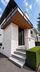 43 Elmwood Avenue N #1, Mississauga, ON L5G 3K1