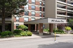 965 Inverhouse Drive #709, Mississauga, ON L5J 4B4