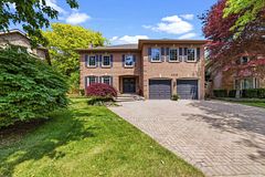 1113 Valleywood Court, Oakville, ON L6M 2C4