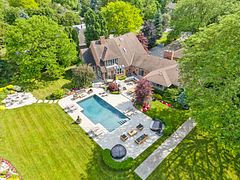 19 Lorraine Gardens, Toronto, ON M9B 4Z5