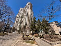 35 Kingsbridge Garden Circle 2706, Mississauga, ON L5R 3Z3