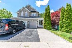 5624 Freshwater Drive, Mississauga, ON L5M 7N1