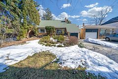 29 Tremont Road, Toronto, ON M9B 3X3