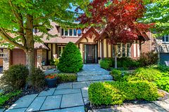 376 Prince Edward Drive N, Toronto, ON M8X 2L7