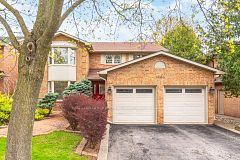 1004 Roxborough Drive, Oakville, ON L6M 1E3