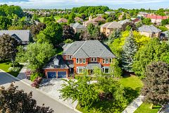 3720 Bishop Strachan Court W, Mississauga, ON L5N 6N9