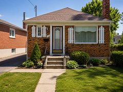 199 Strathnairn Avenue, Toronto, ON M6M 2G6