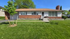 26 Leland Avenue, Toronto, ON M8Z 2X7