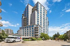 2111 Lake Shore Boulevard W 121, Toronto, ON M8V 4B2