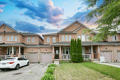 14 Eaglefield Gate, Brampton, ON L7A 3S2