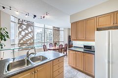 35 Kingsbridge Garden 3202, Mississauga, ON L5R 3Z5