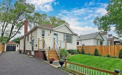 82 Seventeenth Street, Toronto, ON M8V 3K4