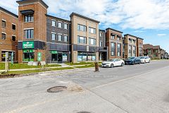 3 Marvin Avenue, Oakville, ON L6H 0Z6